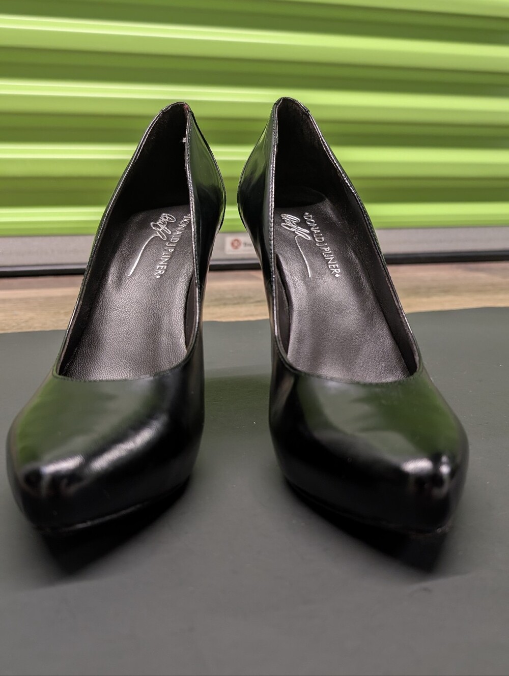 VINTAGE Donald J Pliner Black Leather Platform Pumps Heels Sz 9 Y2K Classic